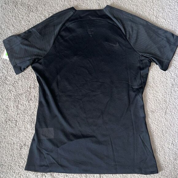 Nike Women’s Dri Fit Strike III Jersey! - Picture 4 of 9
